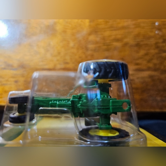 John Deere 4010 Tractor Diecast Collectible. - Picture 6 of 7